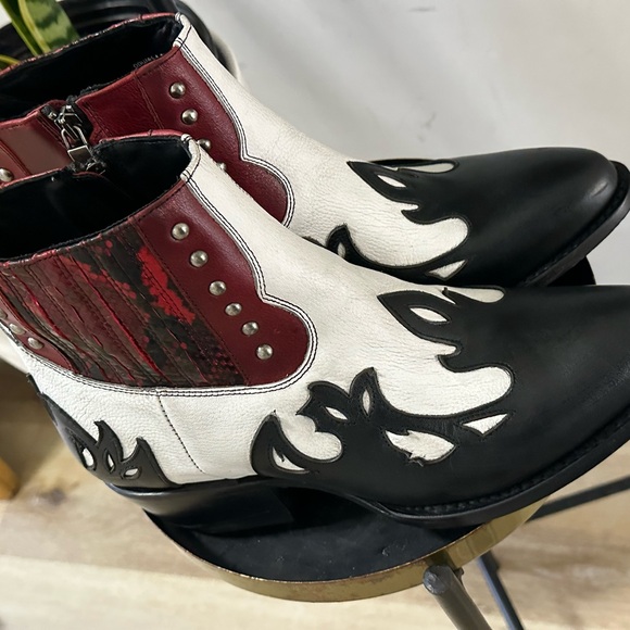 Mezlan Black and White Ankle Boots - Picture 4 of 9